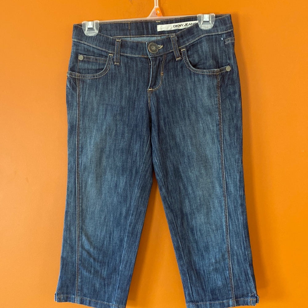 DKNY jeans denim capris in size 1. Made in Vietnam.